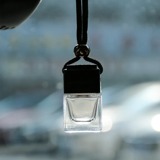 Schwarzer Auto-Lufterfrischer, leere Parfüm-Glasflasche, ätherisches Öl, Autoduft, Aromatherapie-Diffusor, Ornament mit Seil